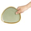 Assiettes triangulaires Olympia Kiln vert mousse 16,5 cm