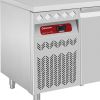 Diamond Mesa refrigerada ventilada com painel traseiro, 3 portas GN 1/1, grupo de 405 litros no lado esquerdo.
